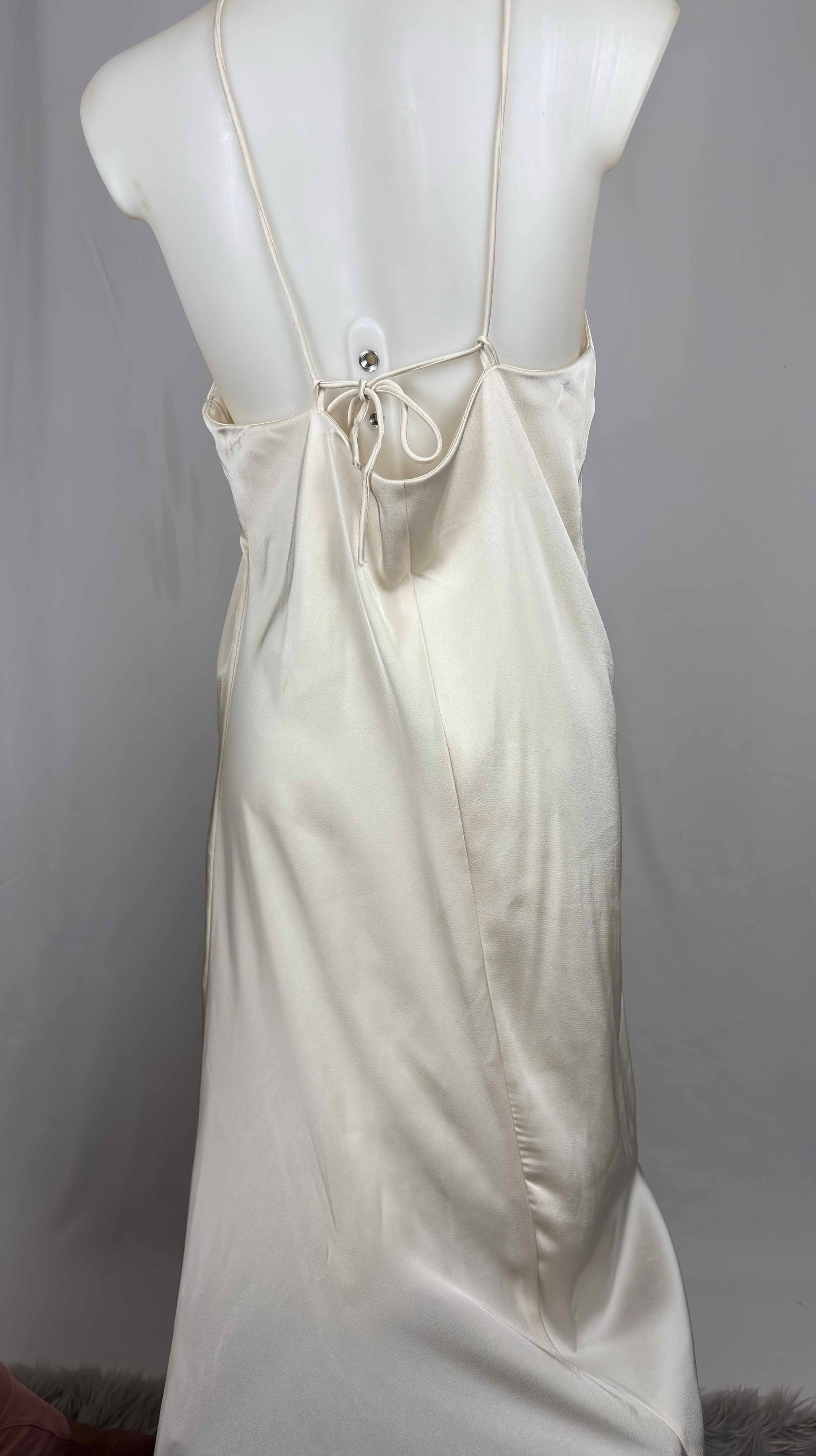 ROBE DOS NUS A FINES BRETELLES